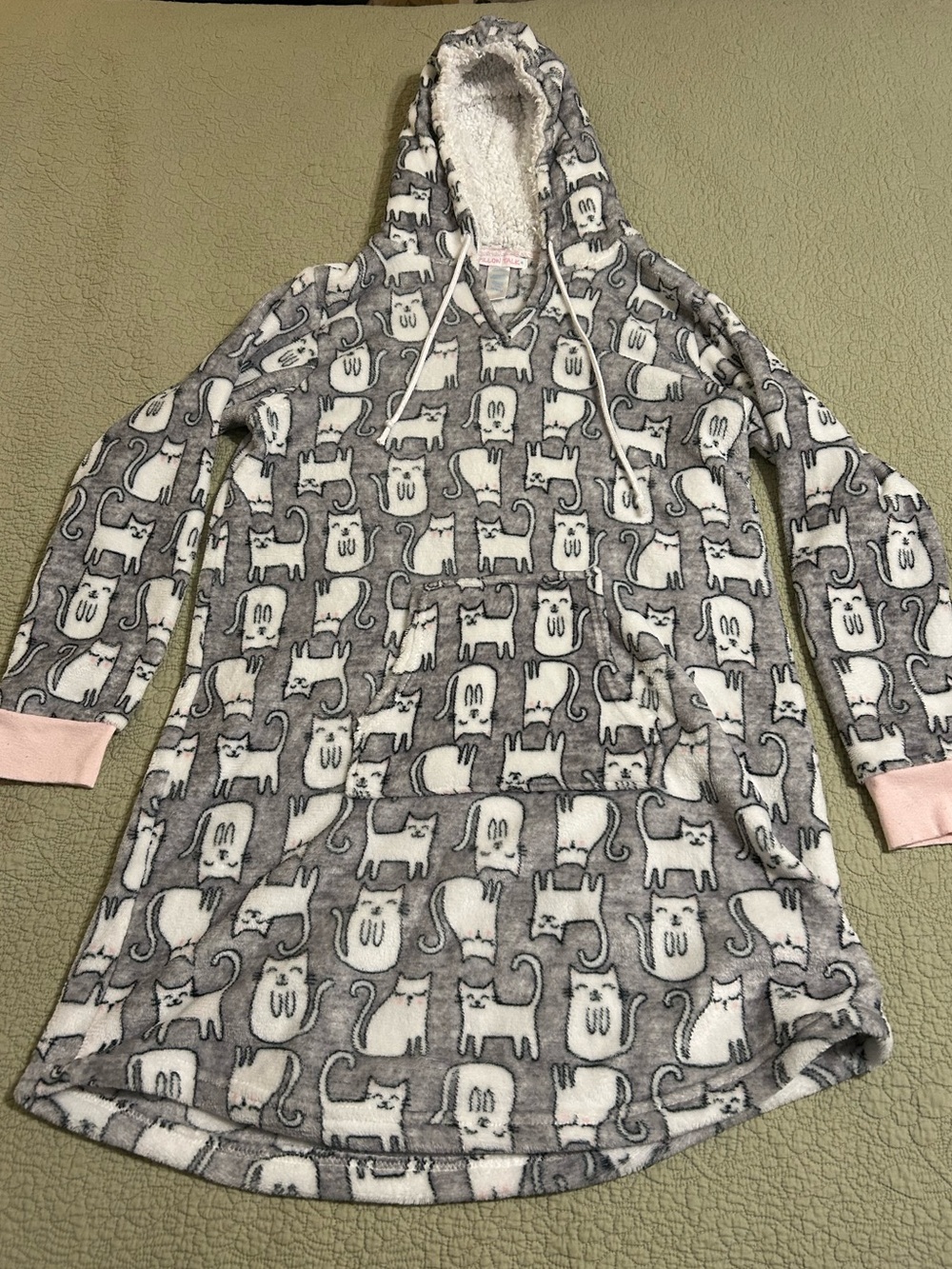 Cozy Gray Cat-Print Kids Hooded Pajama Dress with Pink Cuffs